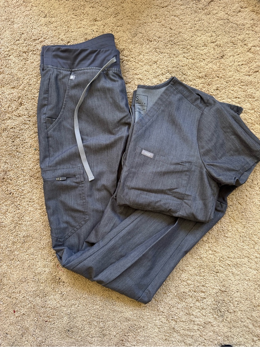 FIGS Charcoal Gray Scrub Pants shirt set- Comfortable Workwear S top/ M tallpant